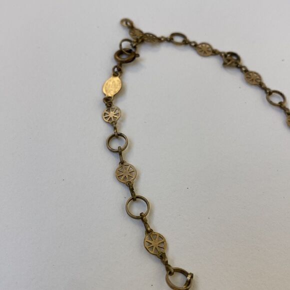 Vintage Inspired Necklace With Blue Stone Pendant - Picture 5 of 8